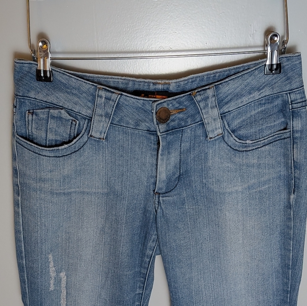 Dollhouse Jeans Women’s Size 9 Distressed Light Wash Flare Denim Vintage Y2K - Picture 8 of 16